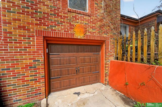 6814 Maple Street, Omaha, NE 68104