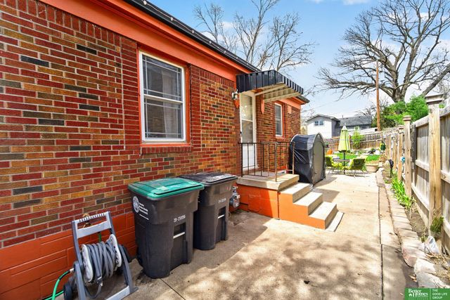 6814 Maple Street, Omaha, NE 68104