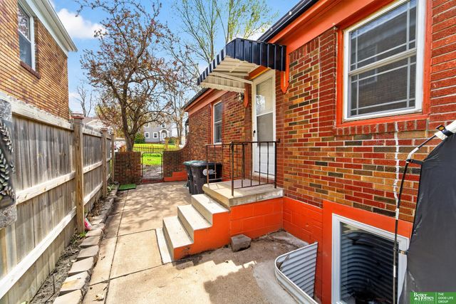 6814 Maple Street, Omaha, NE 68104