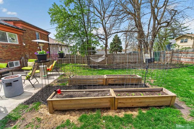 6814 Maple Street, Omaha, NE 68104