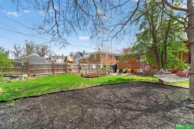 6814 Maple Street, Omaha, NE 68104