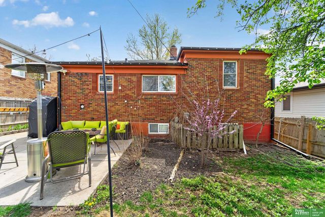 6814 Maple Street, Omaha, NE 68104