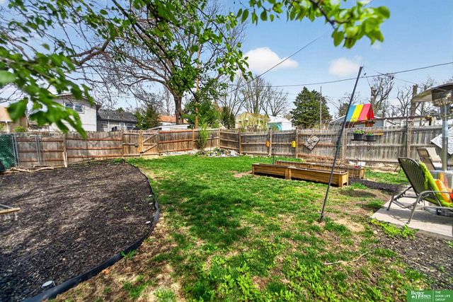 6814 Maple Street, Omaha, NE 68104