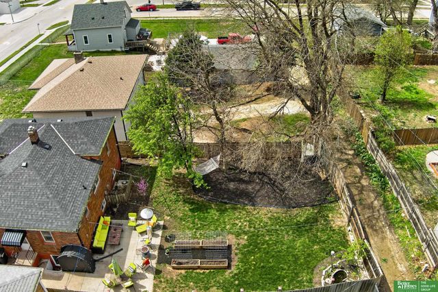 6814 Maple Street, Omaha, NE 68104