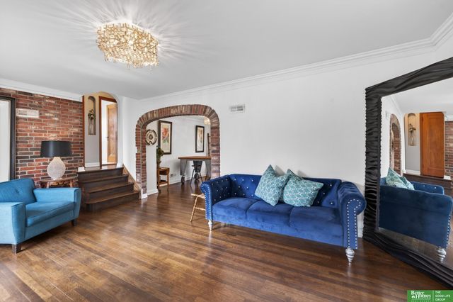 6814 Maple Street, Omaha, NE 68104