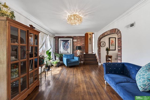 6814 Maple Street, Omaha, NE 68104