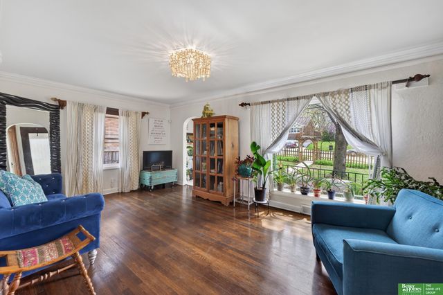 6814 Maple Street, Omaha, NE 68104