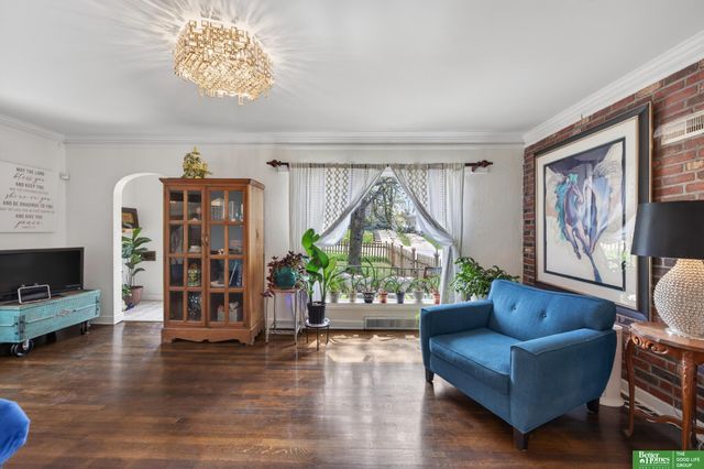 6814 Maple Street, Omaha, NE 68104