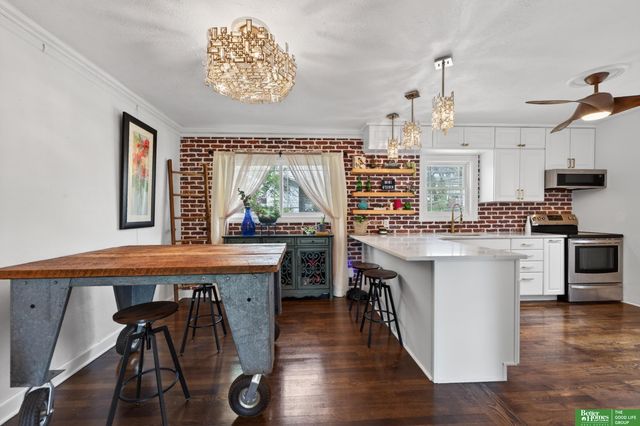 6814 Maple Street, Omaha, NE 68104