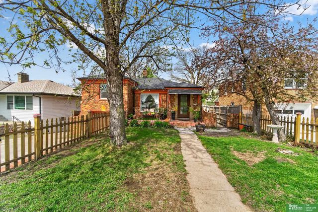 6814 Maple Street, Omaha, NE 68104