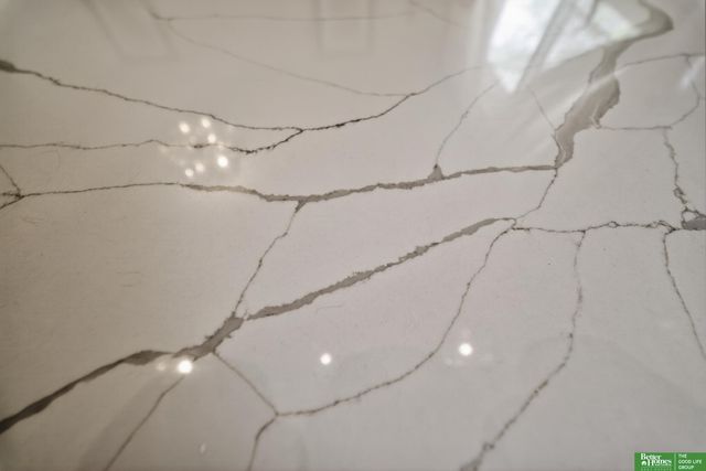 6814 Maple Street, Omaha, NE 68104