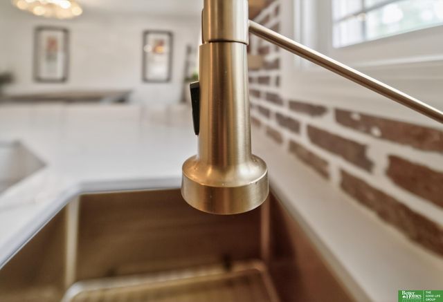 6814 Maple Street, Omaha, NE 68104