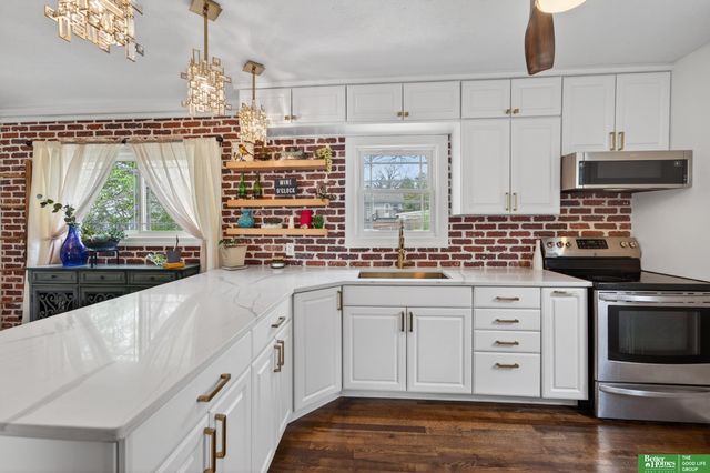 6814 Maple Street, Omaha, NE 68104