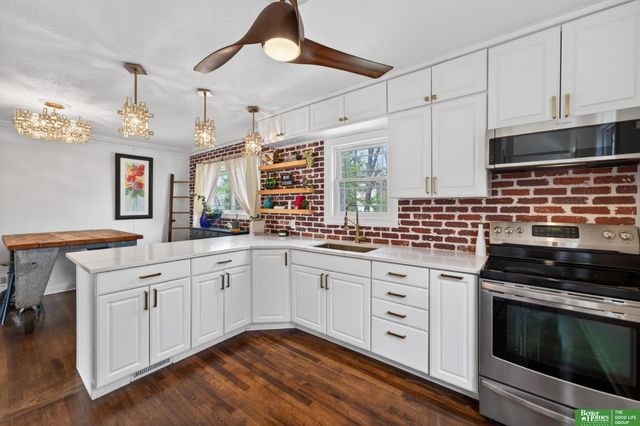 6814 Maple Street, Omaha, NE 68104