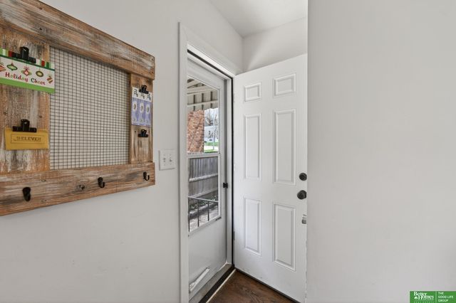 6814 Maple Street, Omaha, NE 68104