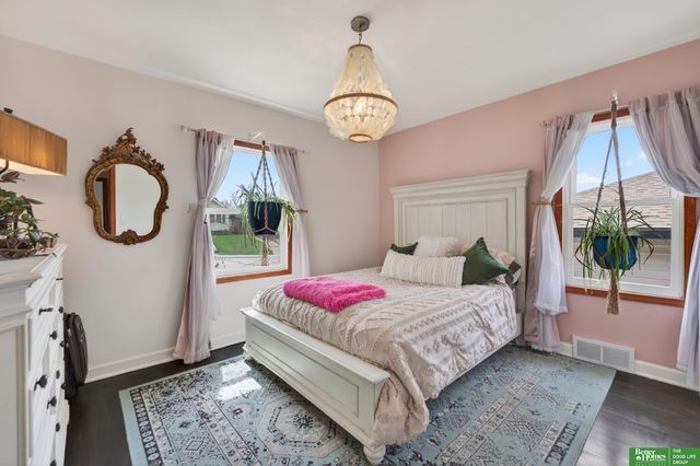 6814 Maple Street, Omaha, NE 68104