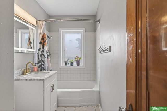 6814 Maple Street, Omaha, NE 68104