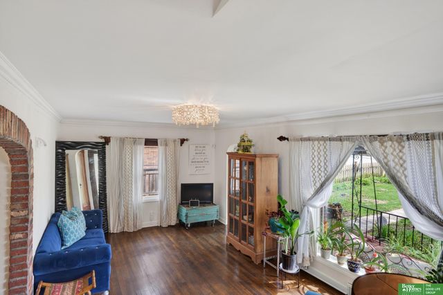 6814 Maple Street, Omaha, NE 68104