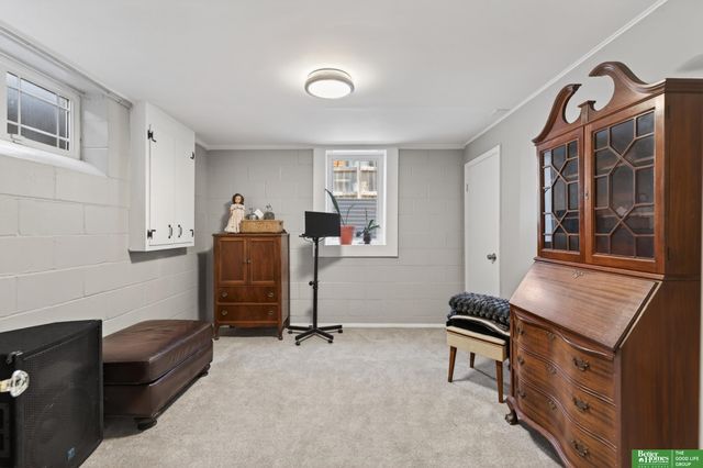 6814 Maple Street, Omaha, NE 68104