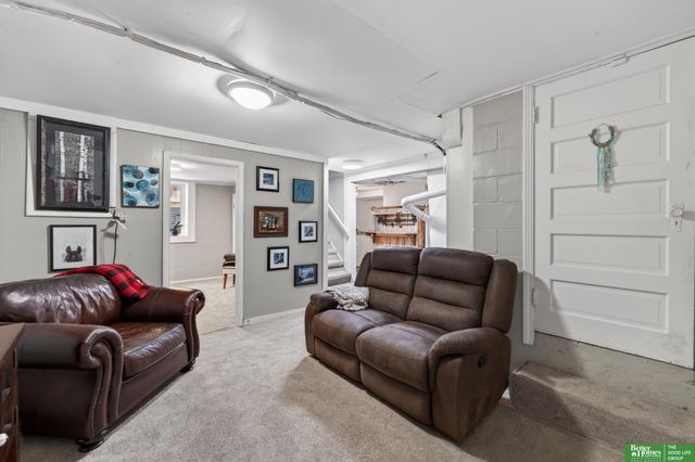 6814 Maple Street, Omaha, NE 68104