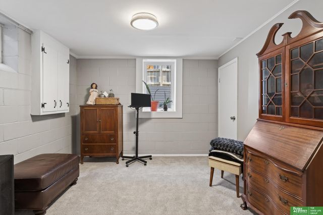 6814 Maple Street, Omaha, NE 68104