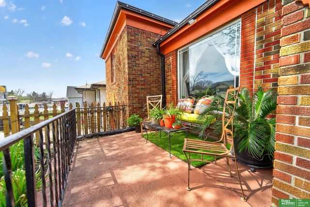 6814 Maple Street, Omaha, NE 68104