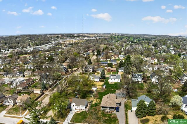 6814 Maple Street, Omaha, NE 68104