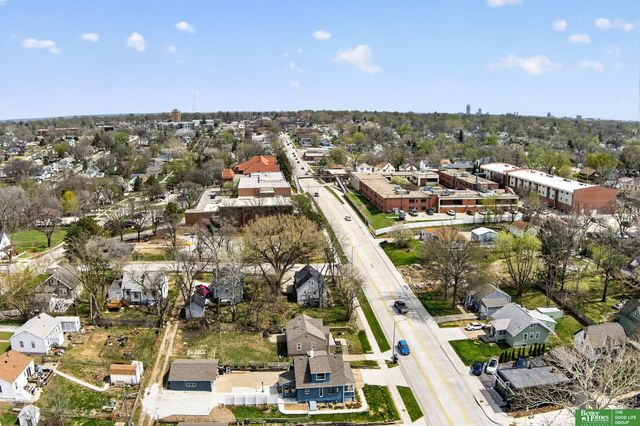 6814 Maple Street, Omaha, NE 68104