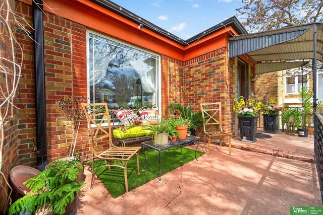 6814 Maple Street, Omaha, NE 68104