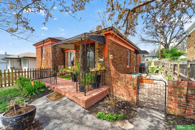 6814 Maple Street, Omaha, NE 68104