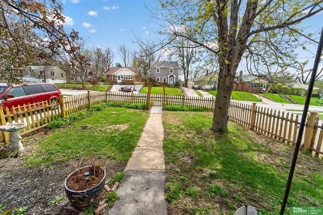 6814 Maple Street, Omaha, NE 68104