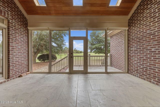 168 Cedar Point Drive, Wallace, NC 28466