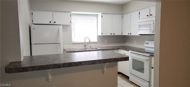 3609 SE 9th PL 2, Cape Coral, FL 33904