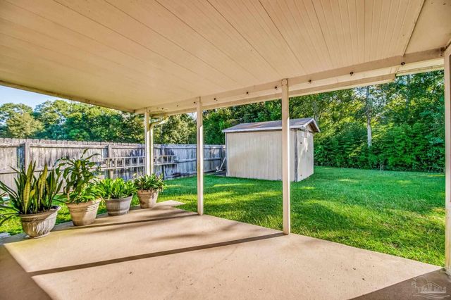 1914 Coral Island Rd, Pensacola, FL 32506