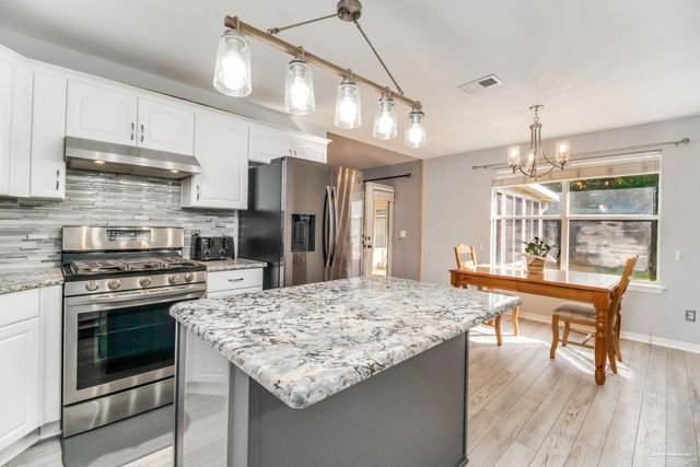 1914 Coral Island Rd, Pensacola, FL 32506