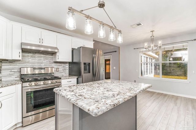 1914 Coral Island Rd, Pensacola, FL 32506