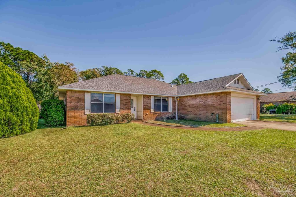 1914 Coral Island Rd, Pensacola, FL 32506