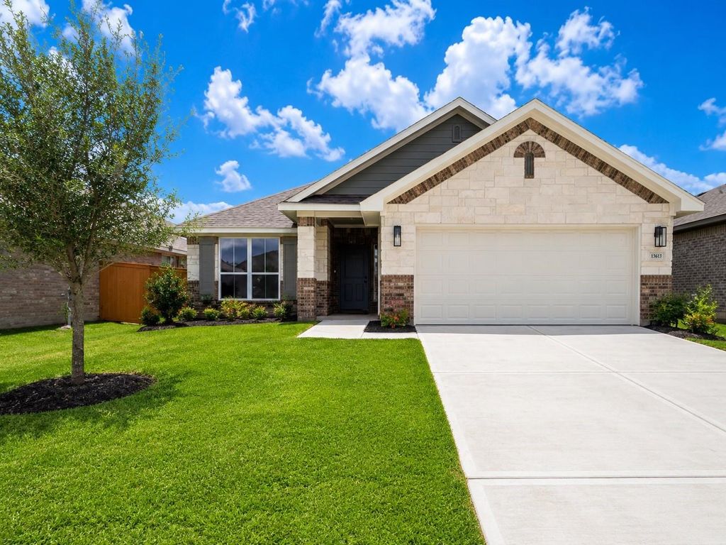 13914 Seneca Lake Drive, Texas City, TX 77568