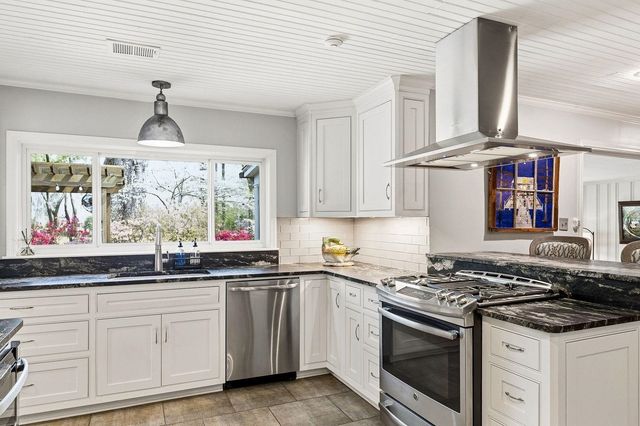 214 GARDENIA DR, Memphis, TN 38117