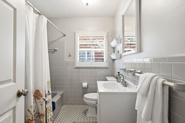 214 GARDENIA DR, Memphis, TN 38117