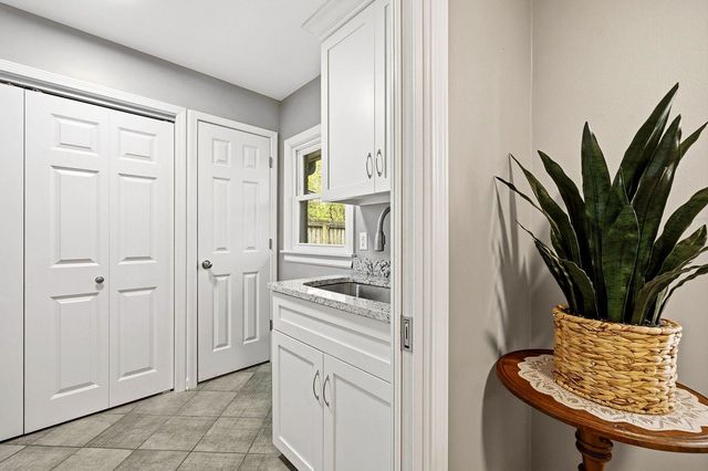 214 GARDENIA DR, Memphis, TN 38117