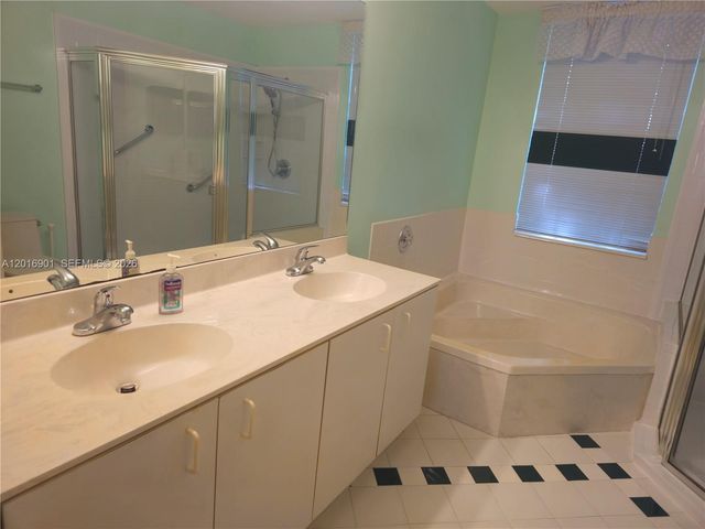 14715 Balgowan Rd 104-9, Miami Lakes, FL 33016