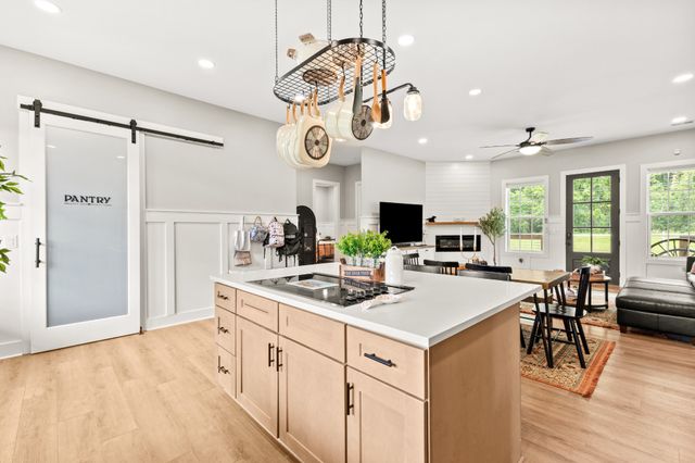 2646 New Hope Rd, Hendersonville, TN 37075