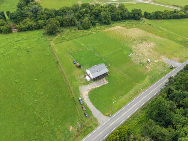 2646 New Hope Rd, Hendersonville, TN 37075