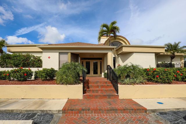 2002 BLUE HAWK COURT 1723, Clearwater, FL 33762