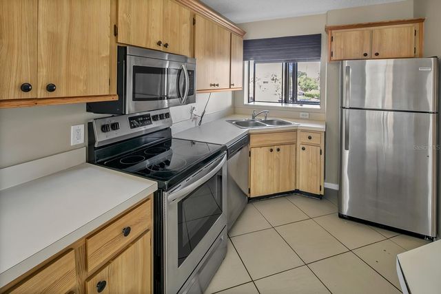 2002 BLUE HAWK COURT 1723, Clearwater, FL 33762