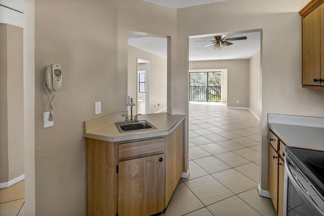 2002 BLUE HAWK COURT 1723, Clearwater, FL 33762