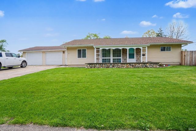 1207 Manchester Drive, South Bend, IN 46615