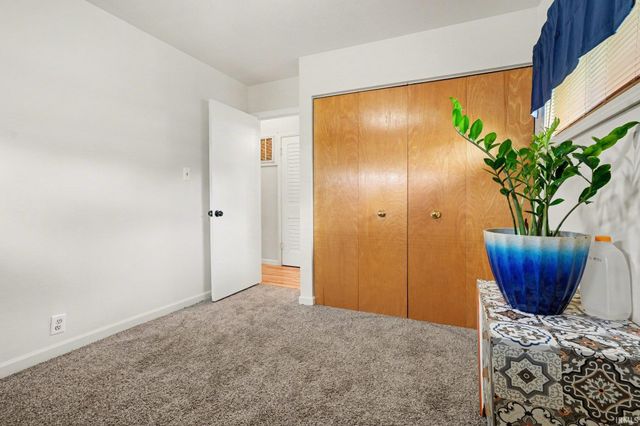 1207 Manchester Drive, South Bend, IN 46615