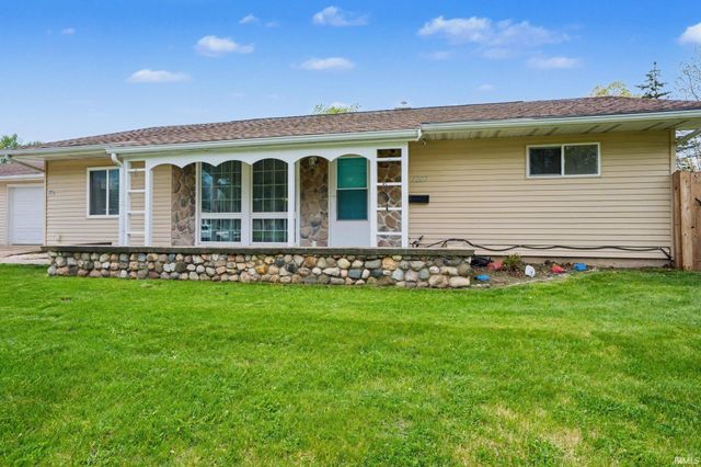 1207 Manchester Drive, South Bend, IN 46615